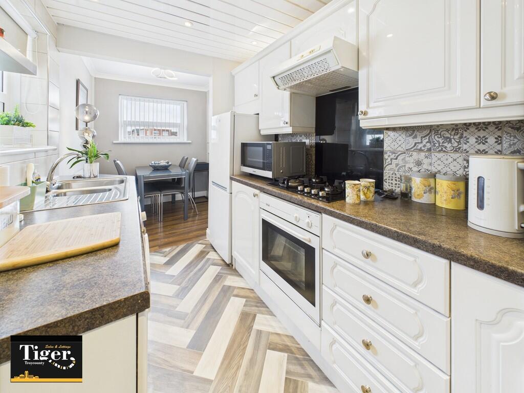 CAM02176G0-PR0602...