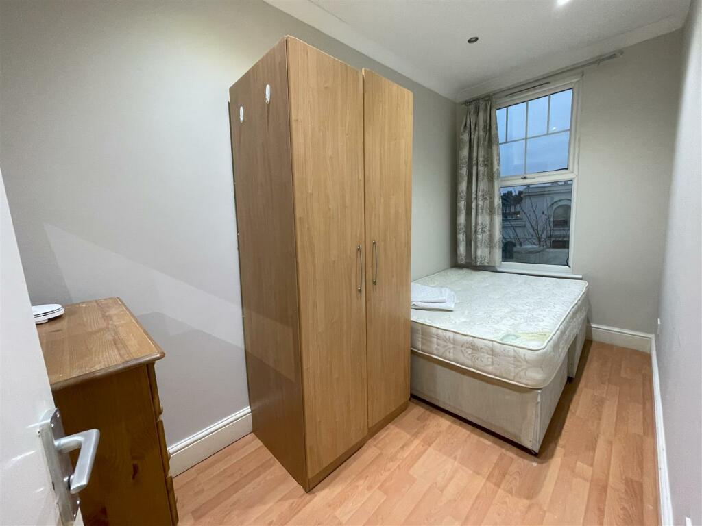 Bed2.jpeg