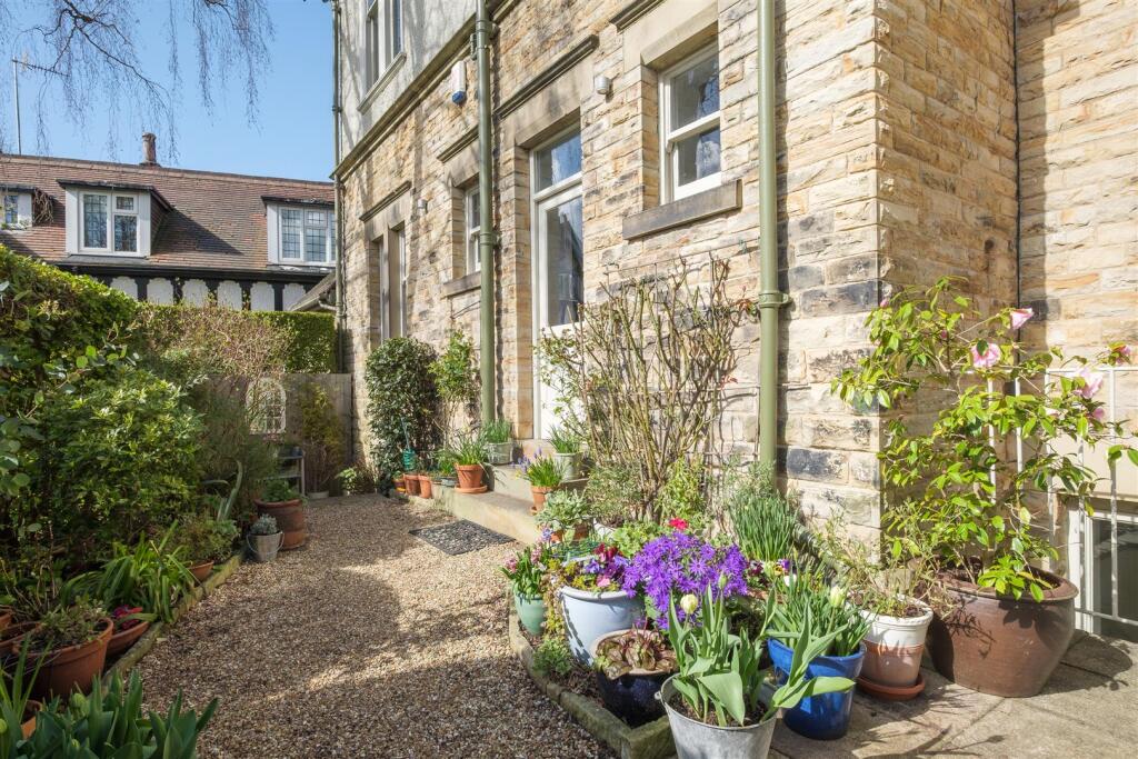 Garden and Private access