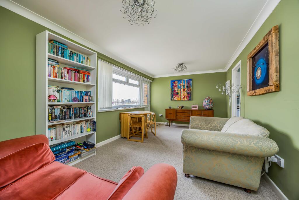 2 bedroom Flat for sale