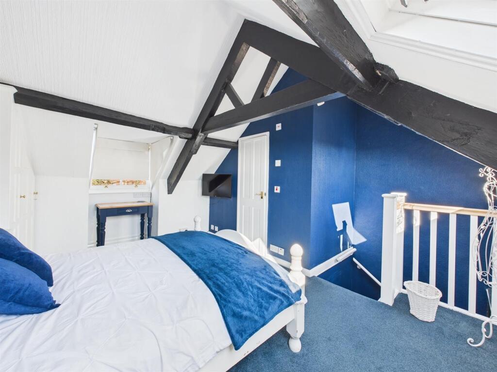 Bedroom: