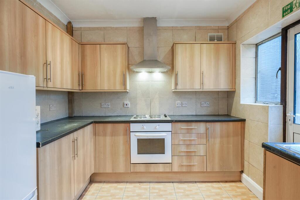 947 Harrow Road - 0GSk3a586p2sfG0UEv9H.jpg