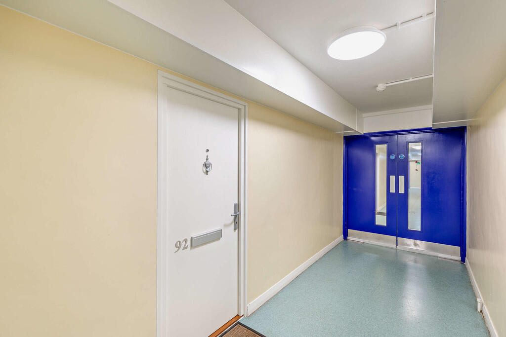 8638174-interior0...