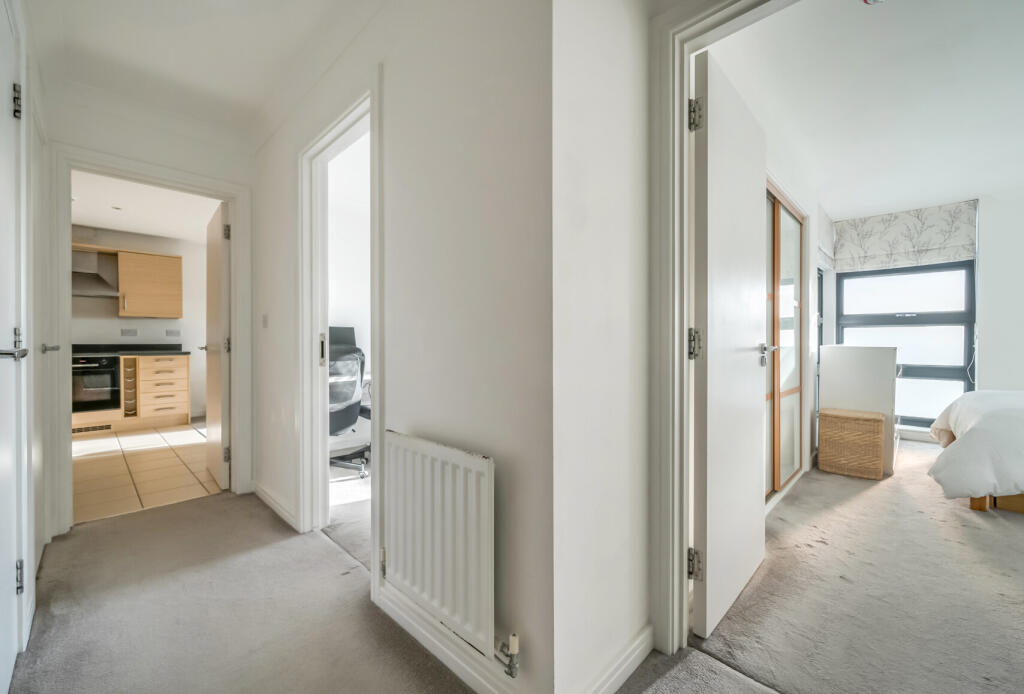 1393052-3-69457bc...