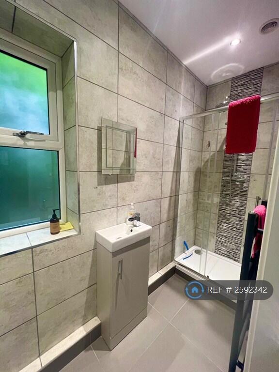 Ensuite To Bedroom 2