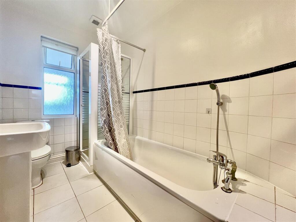 Family Bathroom/ WC
