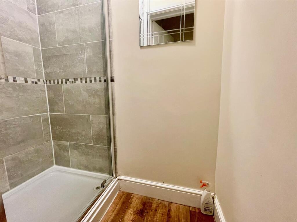 Shower Room.jpg