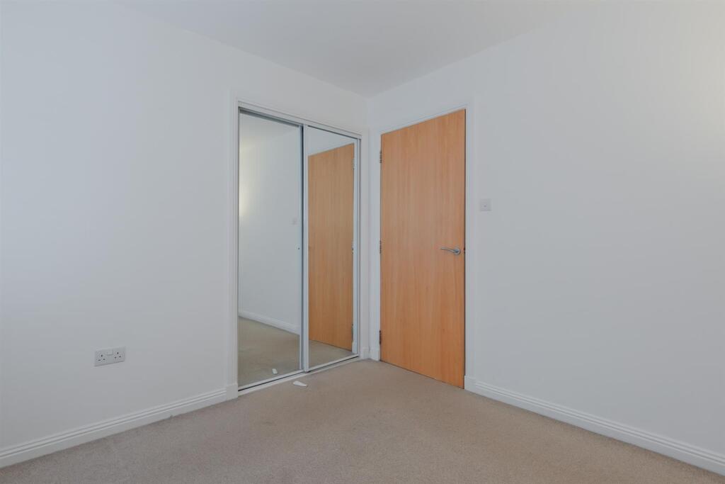 010-Flat 3, 41A, Station Road, Carluke, ML8 5AD.jp