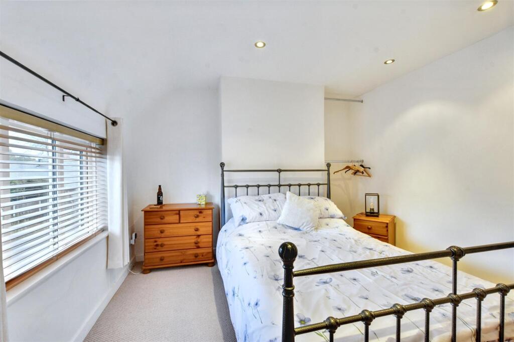 Bedroom 1_2.jpeg