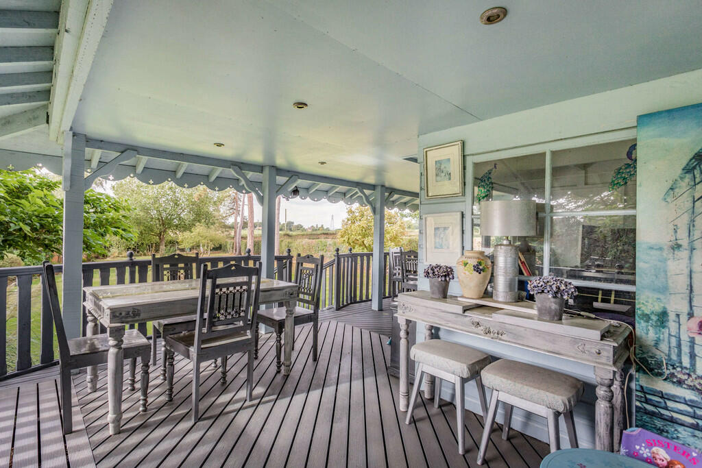 8479735-exterior0...