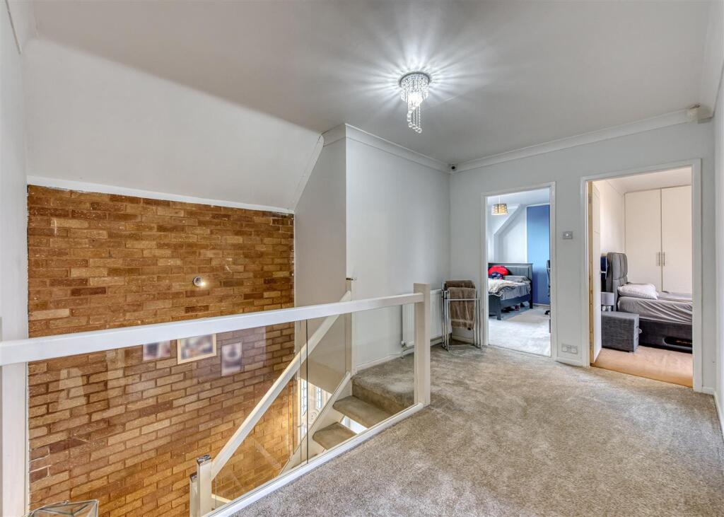 27 Mount Road-FEB25-landing1.jpg