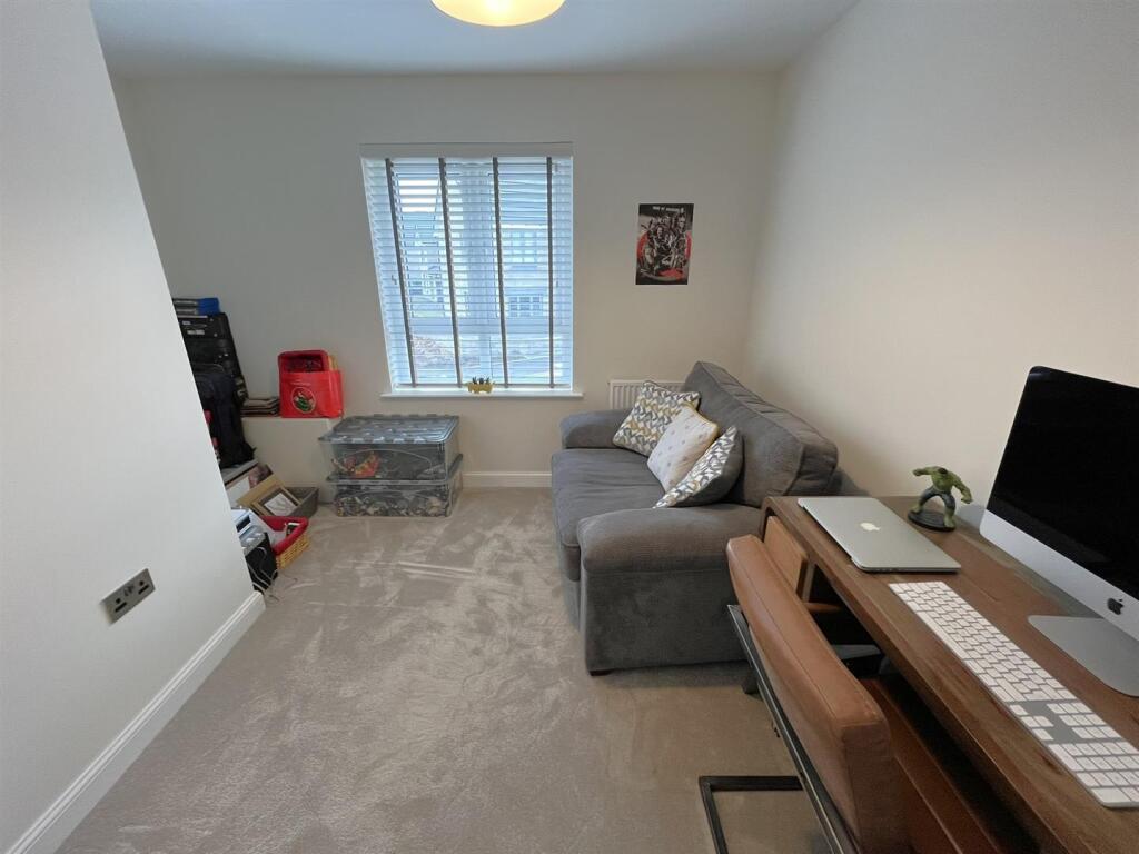 BEDROOM 4