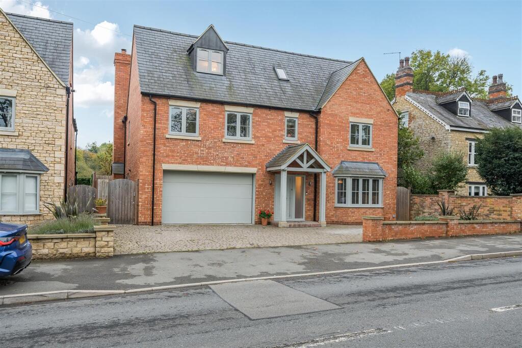15a Brackley Road, Silverstone (3).jpg
