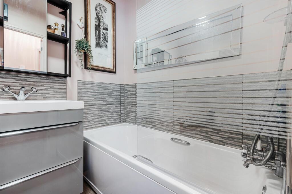 Cyril Bell Close-15 (1).jpg