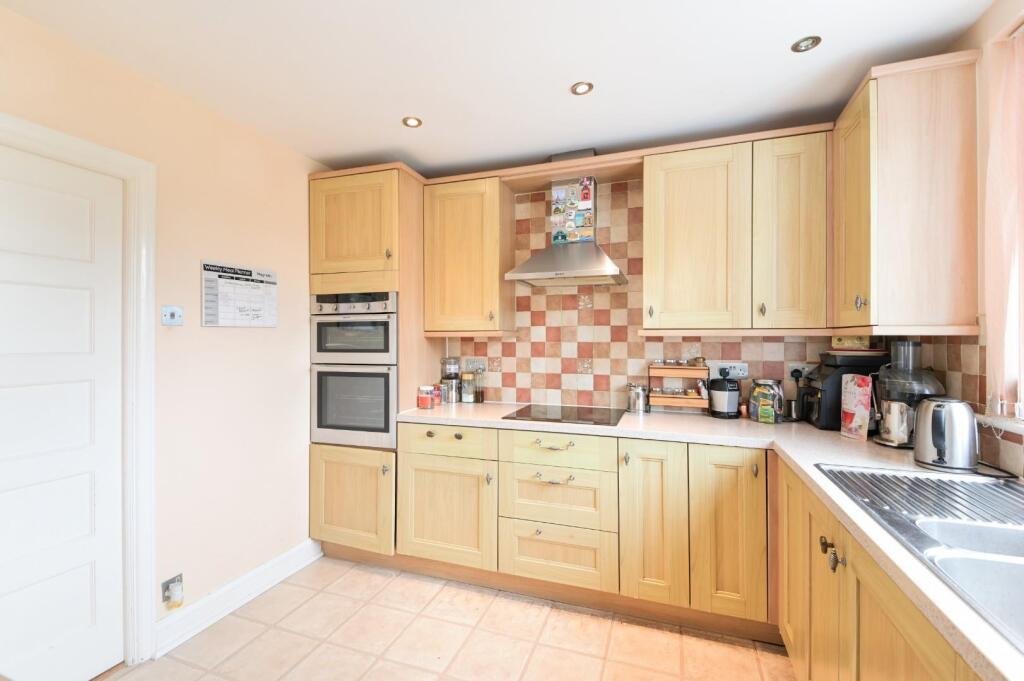 WOODSTONE AVENUE, (15).jpg