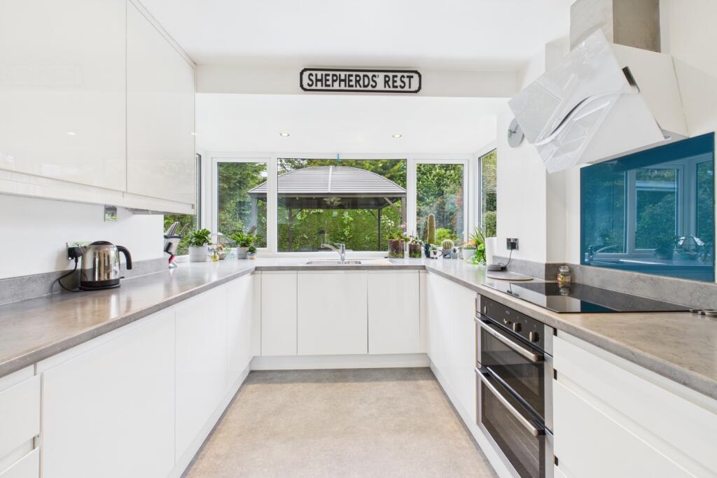 CAM03162G0-PR0244-STILL011