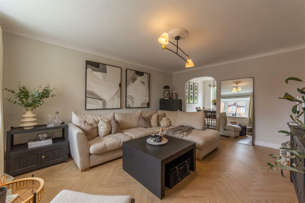 12 Paddock Close-10.jpg