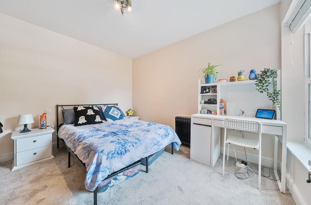 1305898-12-685bfd...