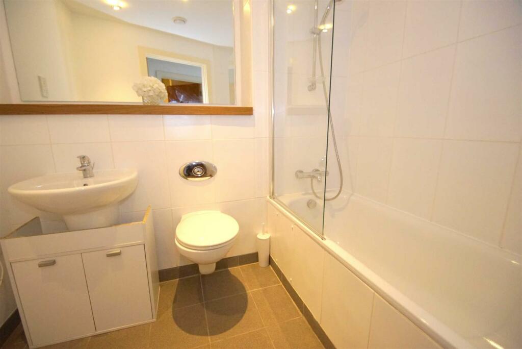 52 Skyline Bathroom