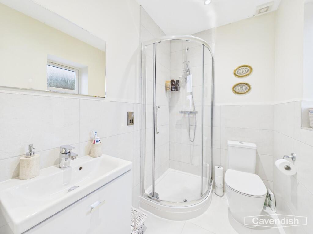 EN-SUITE SHOWER ROOM