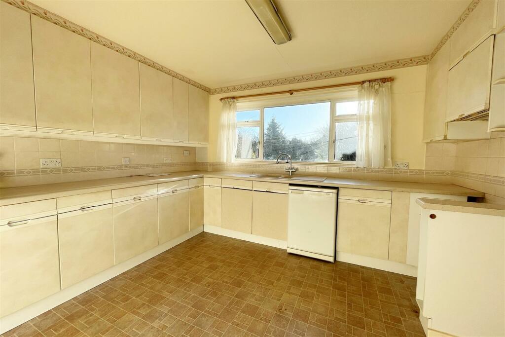 IMG_3315 kitchen 3.JPG