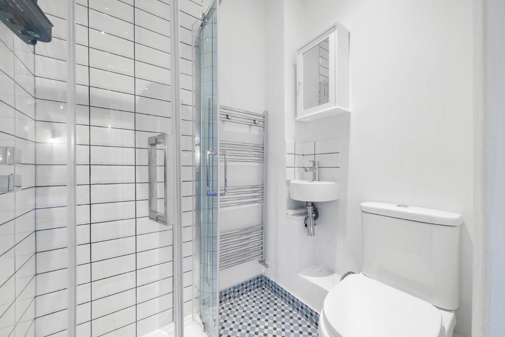 Bathroom 2.jpg