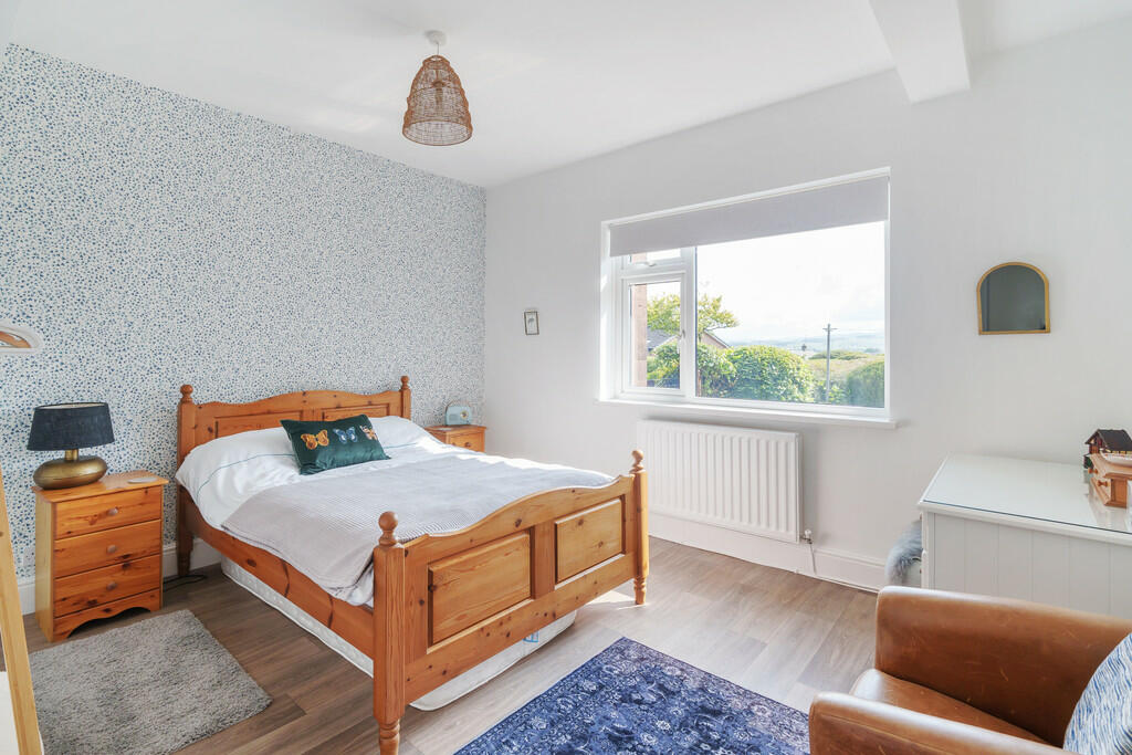 Brent Cottage Bed...