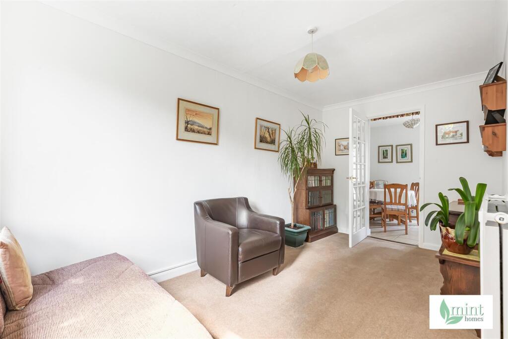 Mint_homes-3_engliff_lane-gu22__12_.JPG
