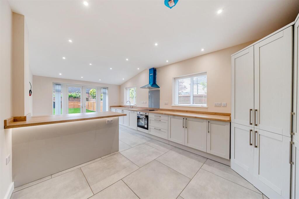 kitchen dining room h.JPG