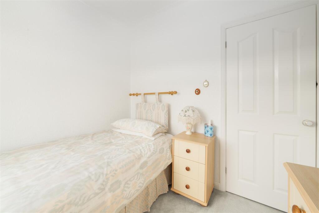 Bedroom3-2.jpg