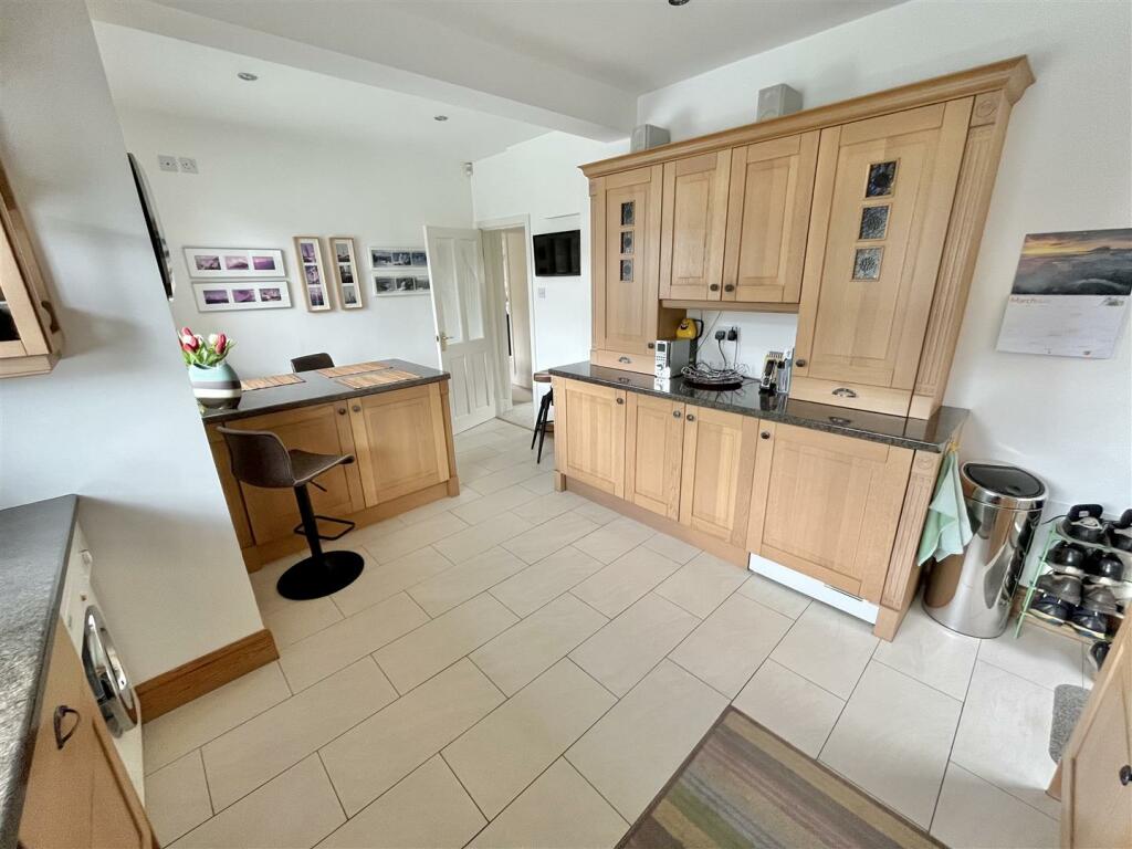 Breakfast Kitchen Aspect 3.jpg