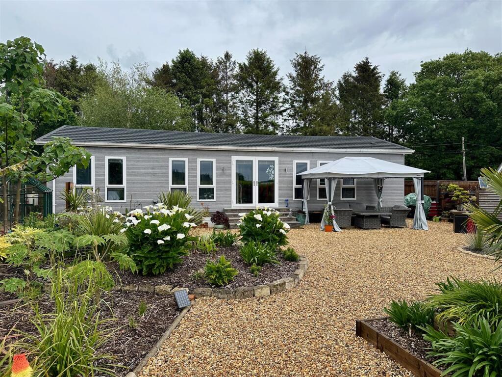 3 Pompeys Lane Ferndown BH22 9DY - 14 of 24 rear v