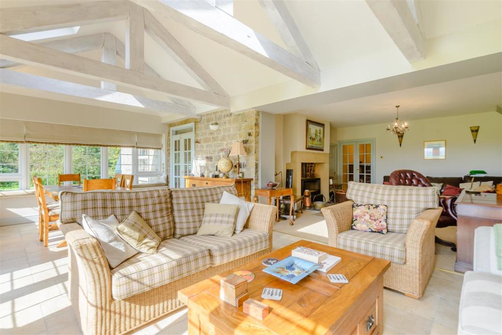 8436331-interior07.jpg