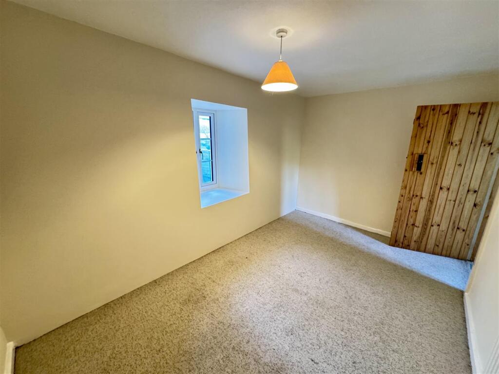 Ground floor bedroom/office