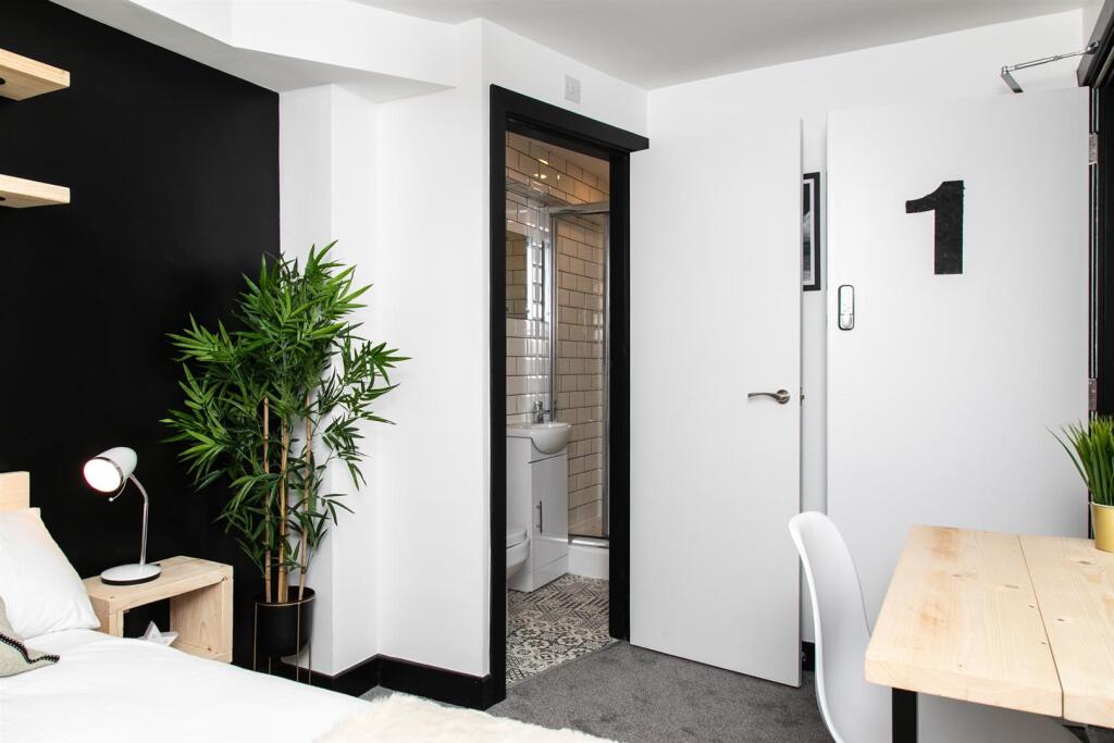 46 Dean St LR-24.jpg