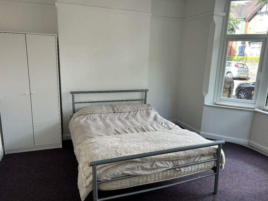Bed 1.jpg