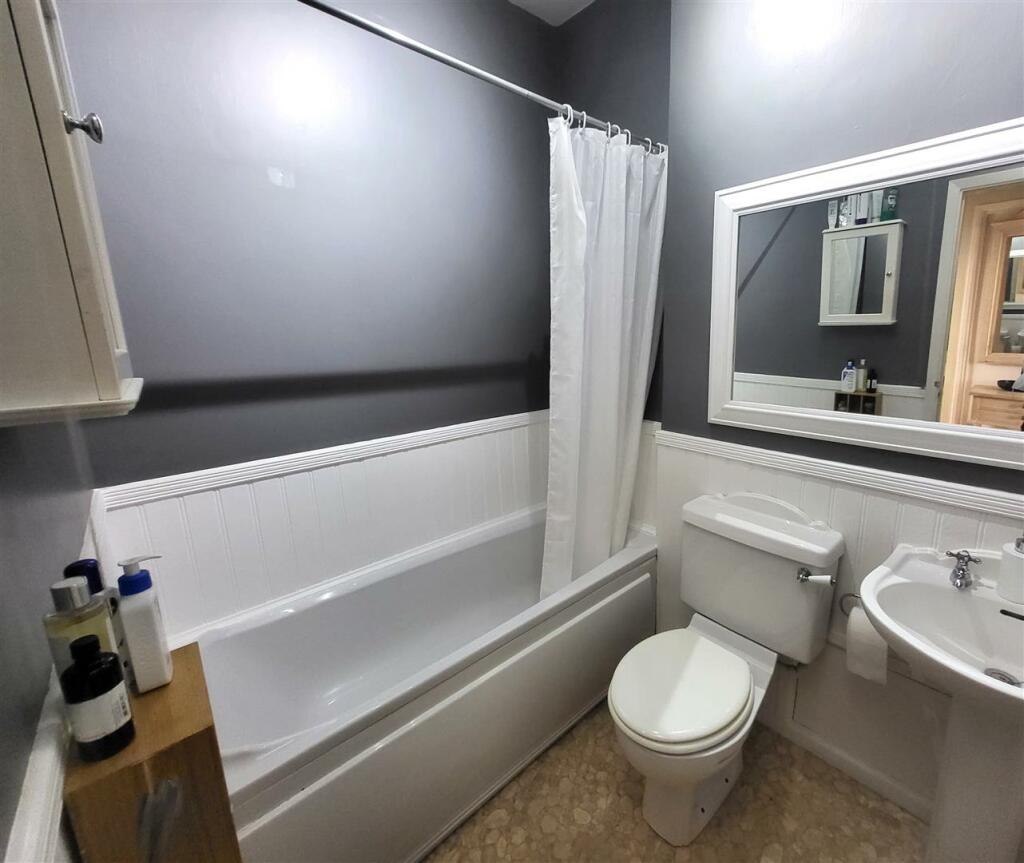 bathroom (1).jpg