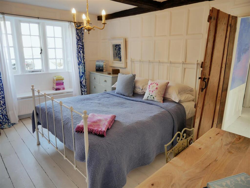 PRINCIPAL BEDROOM
