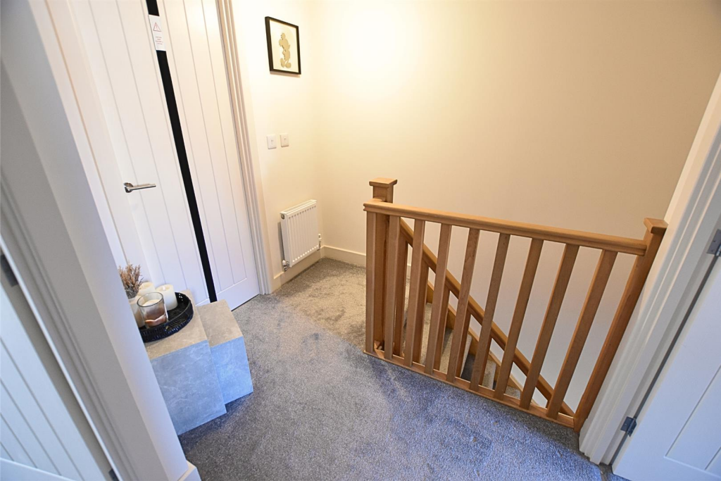 FIRST FLOOR LANDING