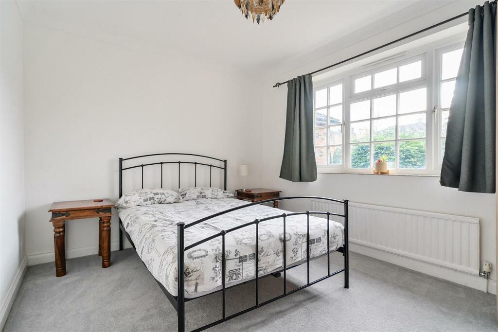 1 Devonshire Drive bedroom 5.jpg
