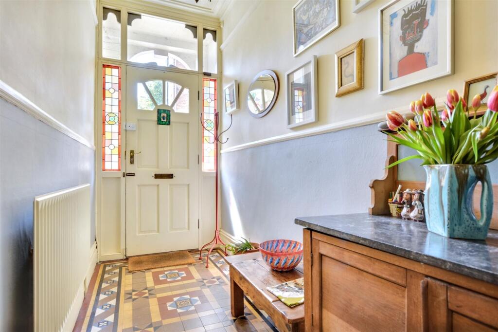 Entrance Hall_3.jpeg