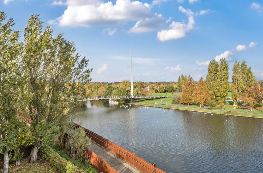 1363519-3-68fa3b9...