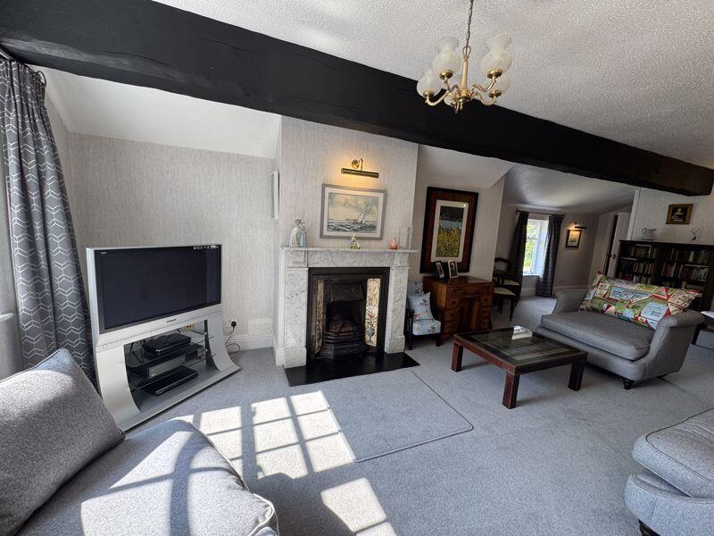 lounge/music room