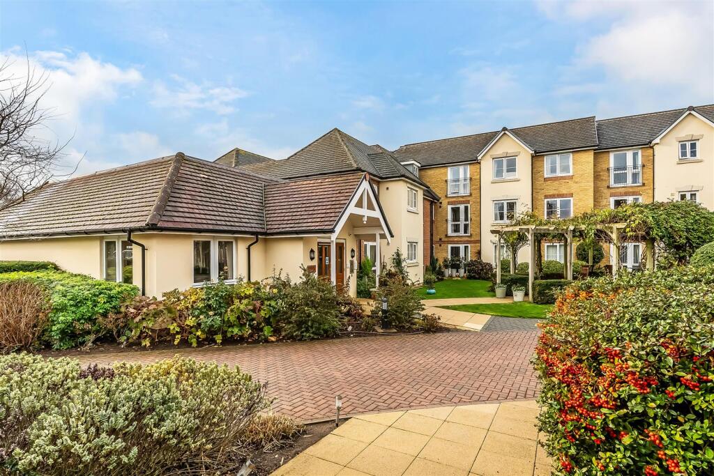 KINGSTON AVENUE, LEATHERHEAD, KT22