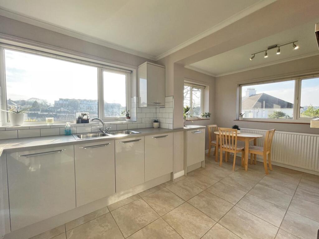 Pilgrim Close 7 - Kitchen 2.jpg