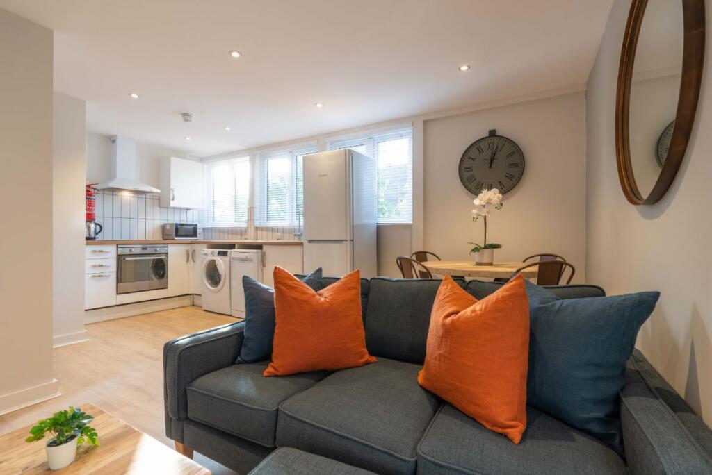 Flat E Portland Road