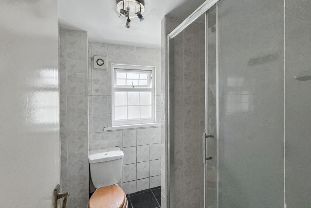 Flat 1, 290 Ewell Road, Surbiton, KT6 7AQ