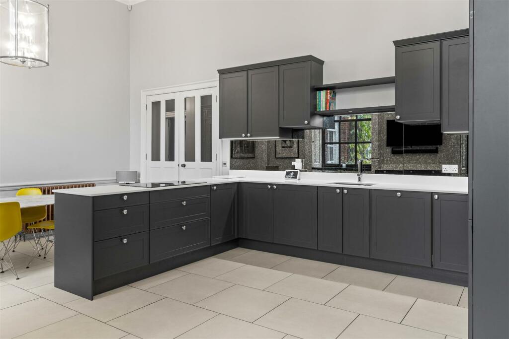 7 The Mansion 14.jpg