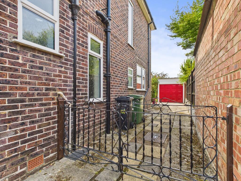 CAM05068G0-PR0035...