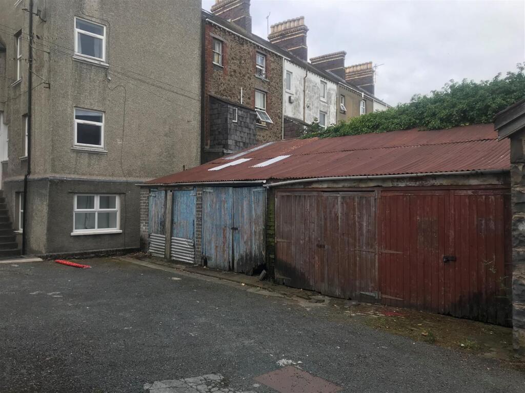garages.jpg